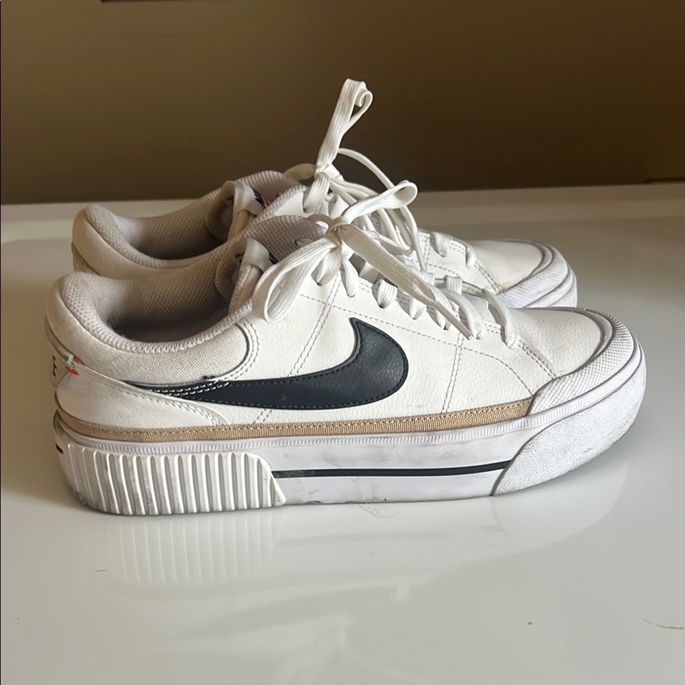 Nike Women's Sneakers - White and Black